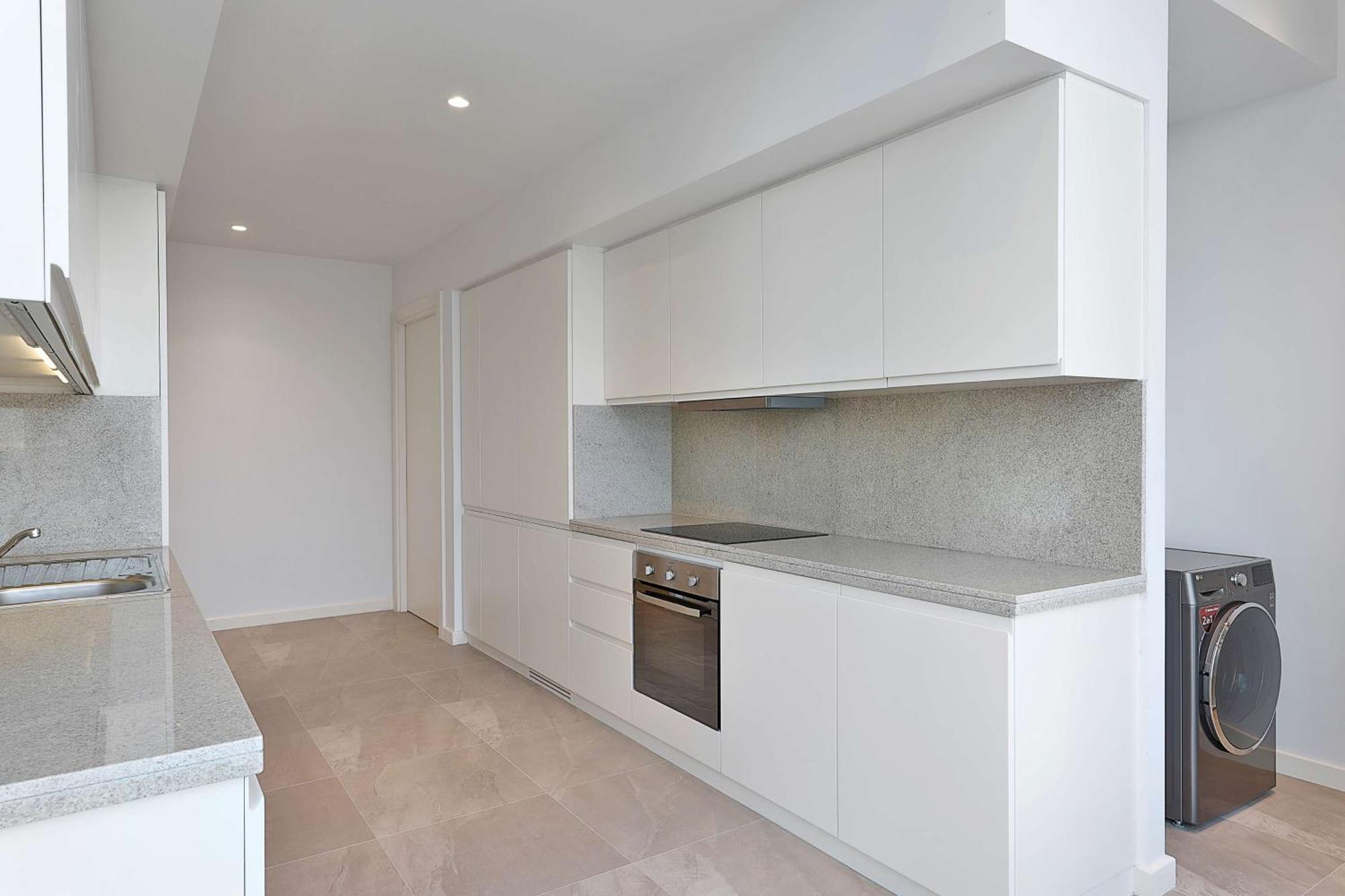 Aleph Doha Residences, Curio Collection By Hilton Zewnętrze zdjęcie A kitchen in a typical apartment