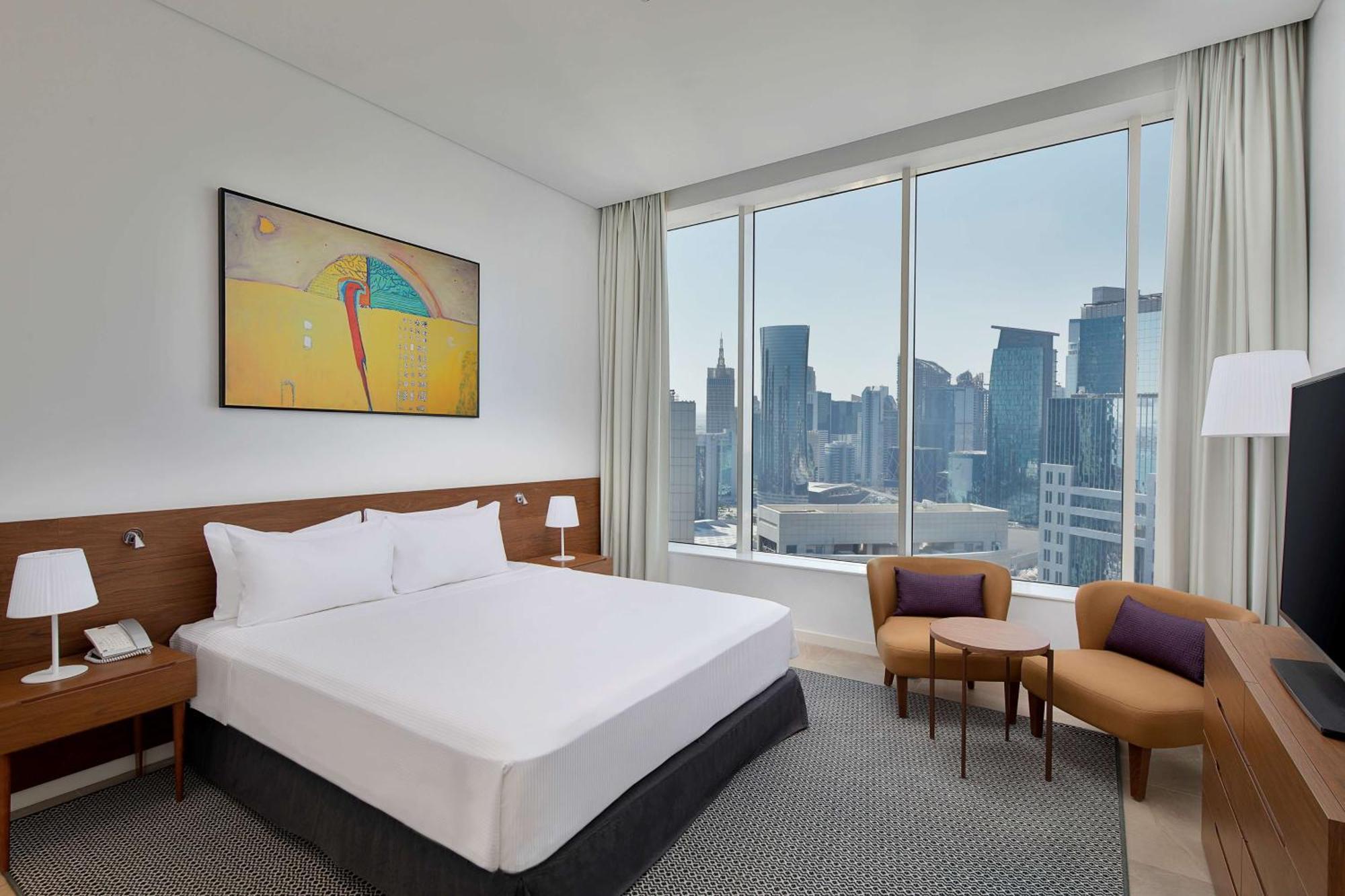 Aleph Doha Residences, Curio Collection By Hilton Zewnętrze zdjęcie A bedroom at the hotel