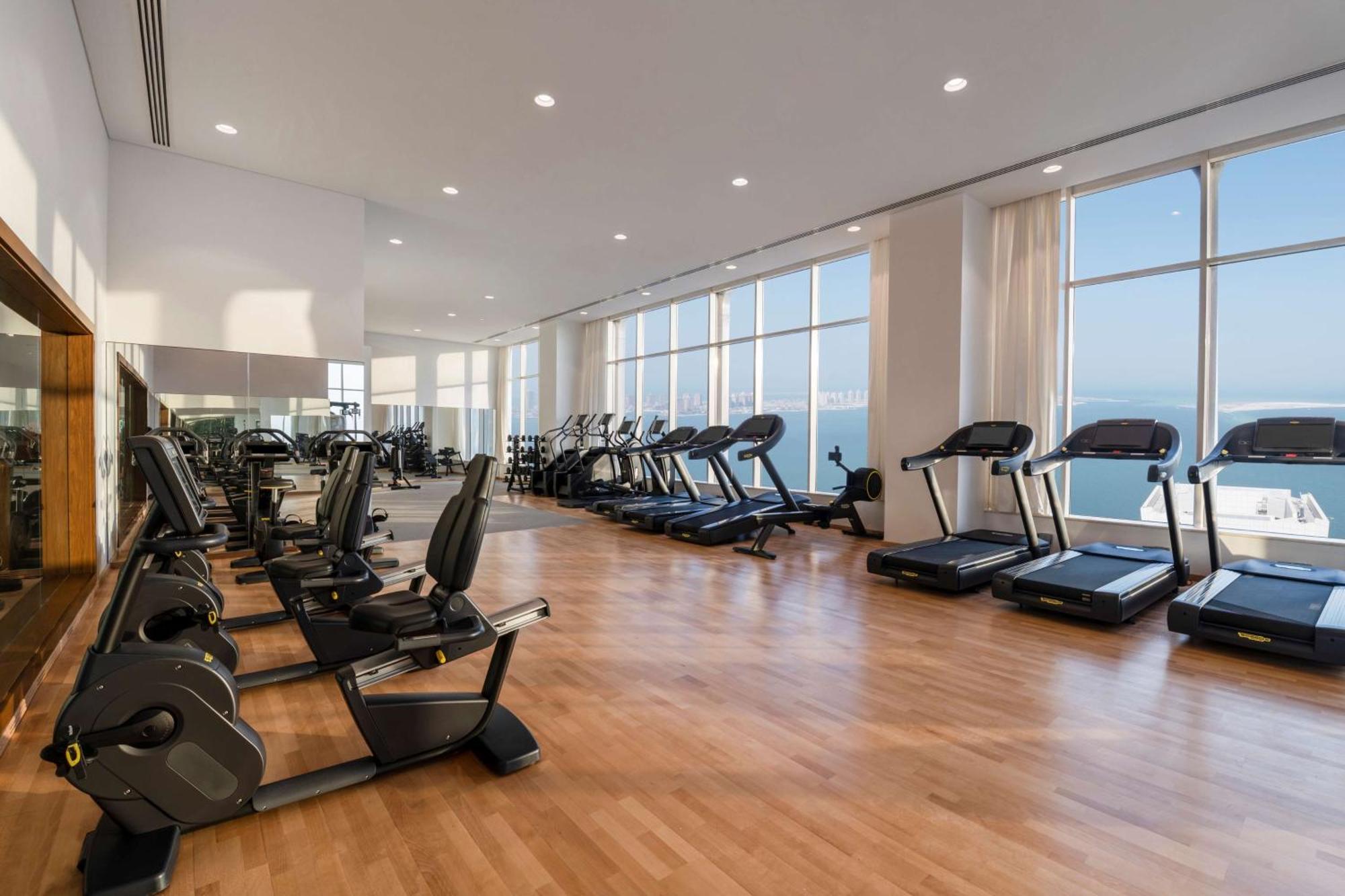 Aleph Doha Residences, Curio Collection By Hilton Zewnętrze zdjęcie The gym at the Ritz-Carlton, DIFC