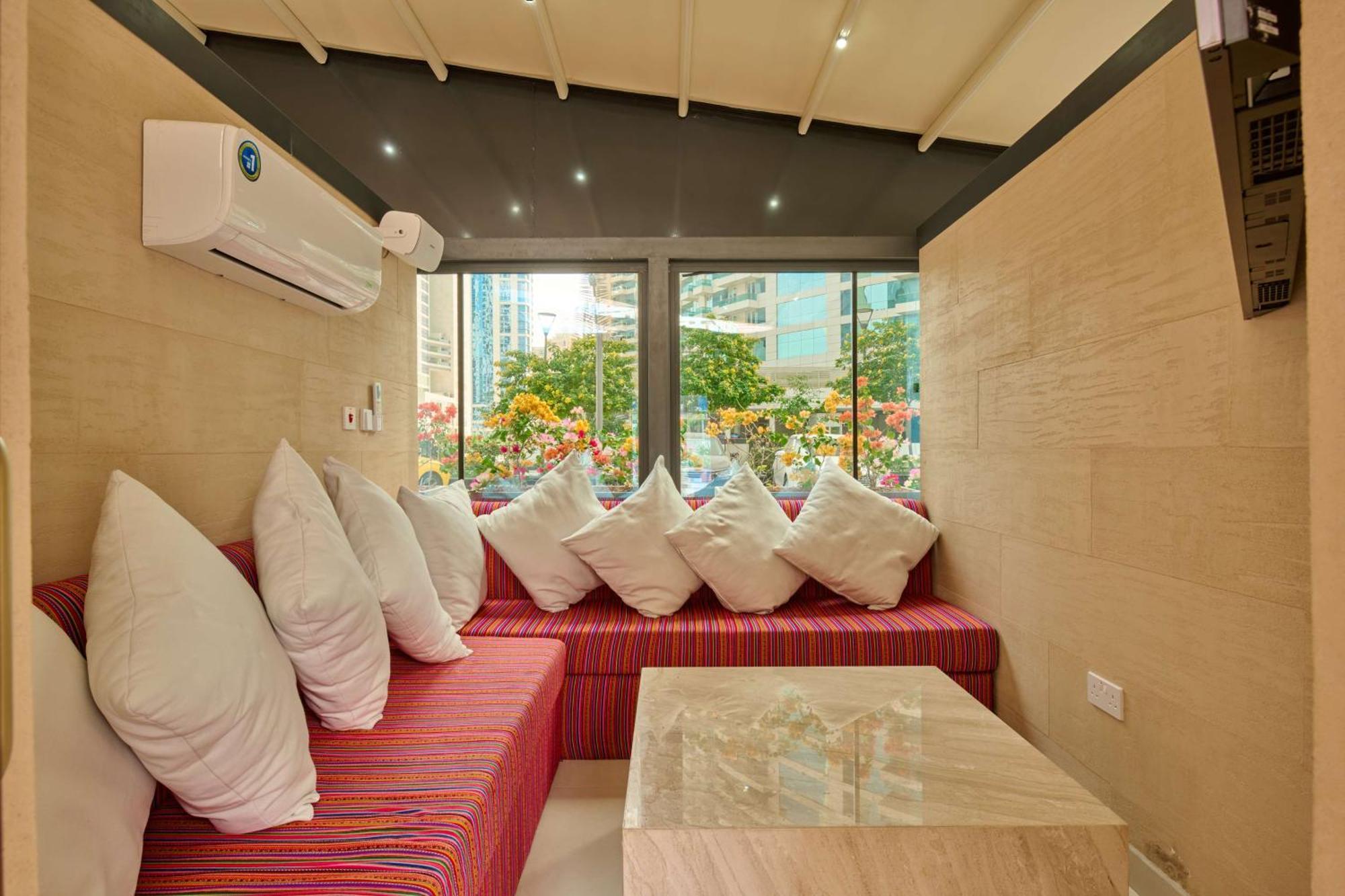 Aleph Doha Residences, Curio Collection By Hilton Zewnętrze zdjęcie A room at the hotel
